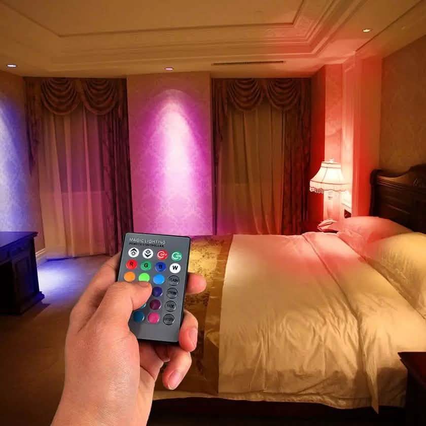 4-Pack: Magic Light LED Light Bulb (E27 3W) with Remote - 16 Colors