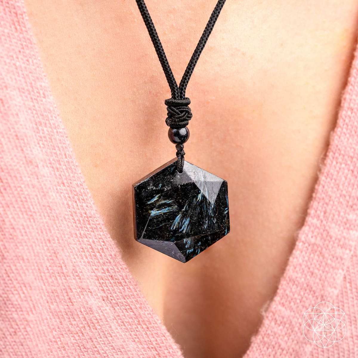 The Arfvedsonite Deep Healing Pendant - Lumina Home